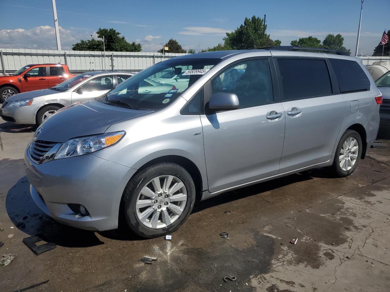 TOYOTA SIENNA XLE 2017