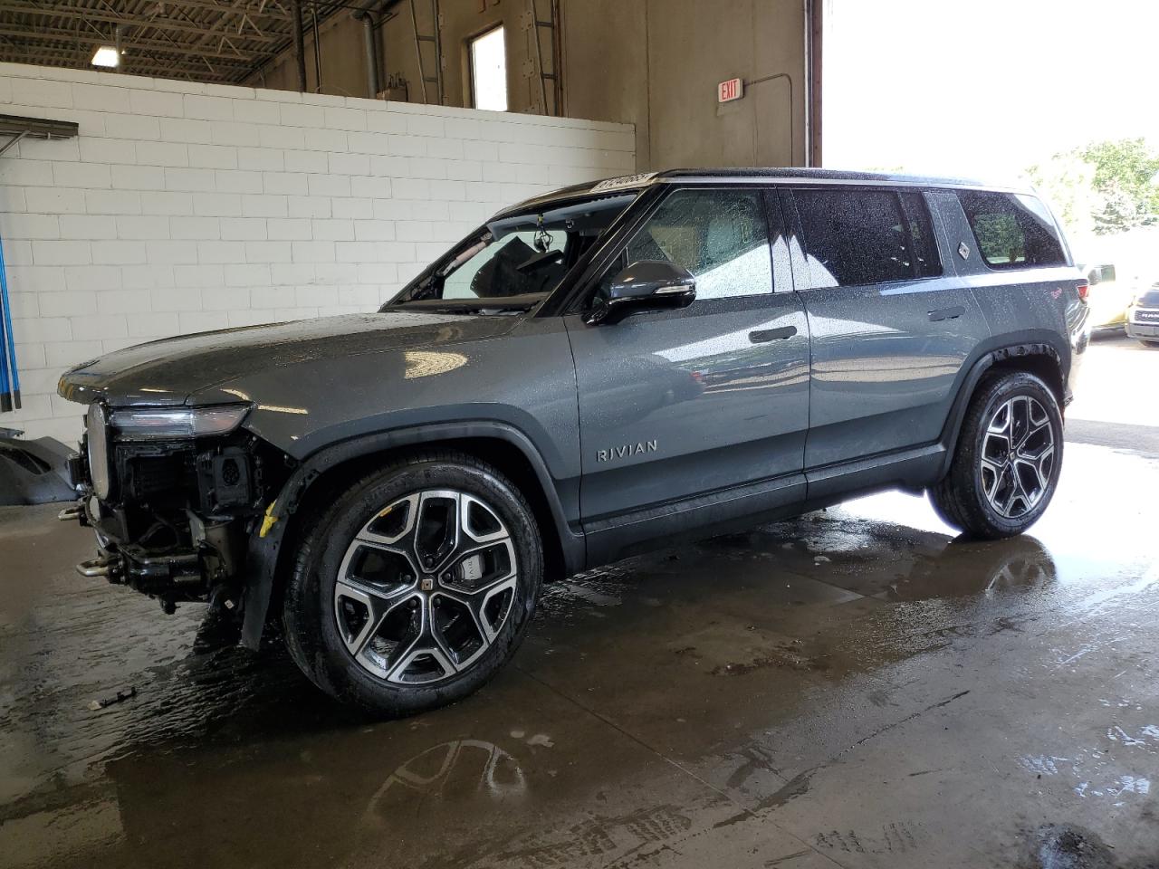 RIVIAN R1S ADVENT 2025