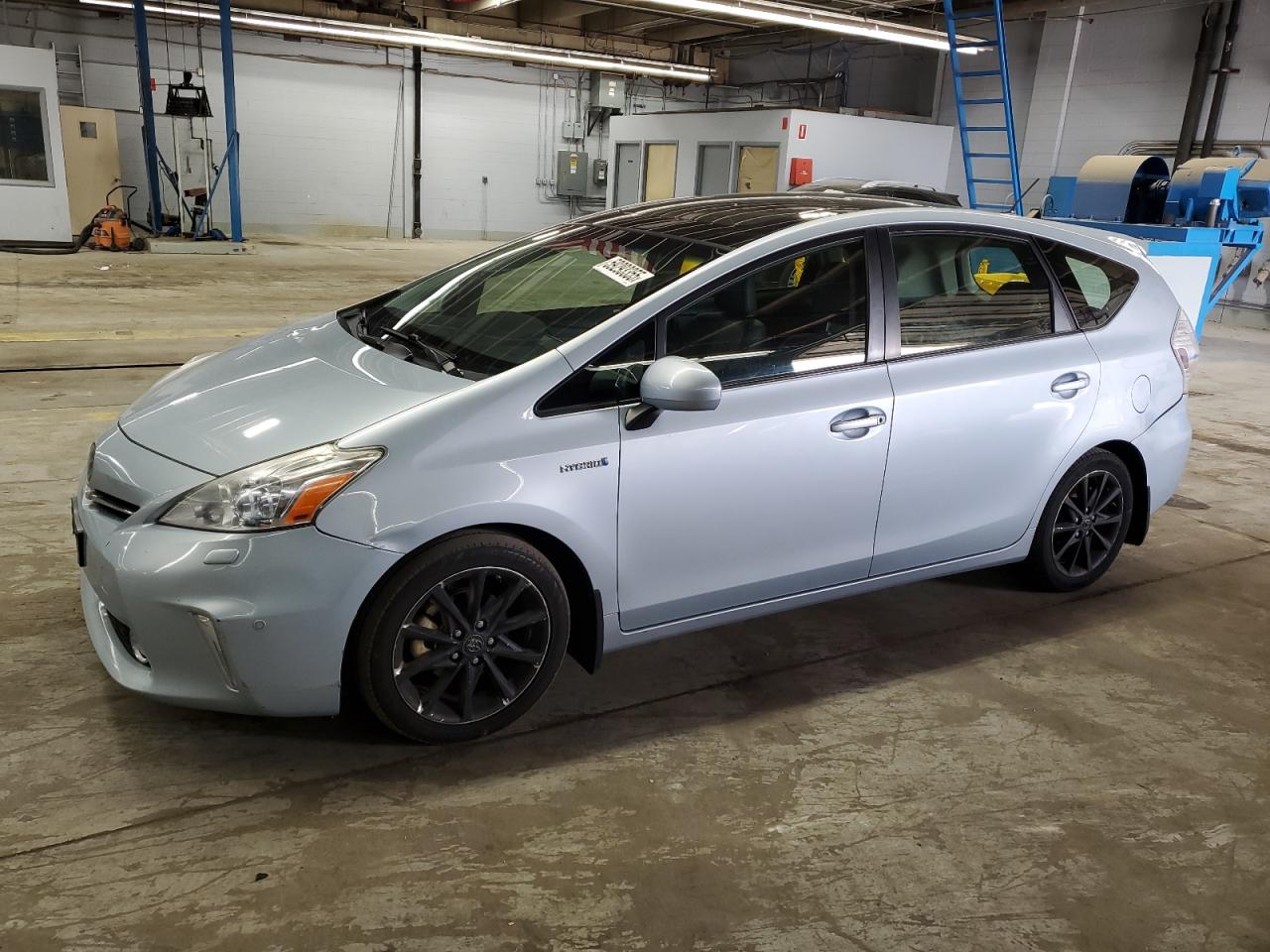 TOYOTA PRIUS V 2012