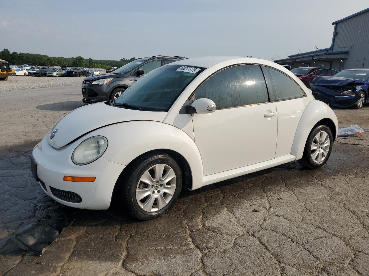 VOLKSWAGEN NEW BEETLE 2010