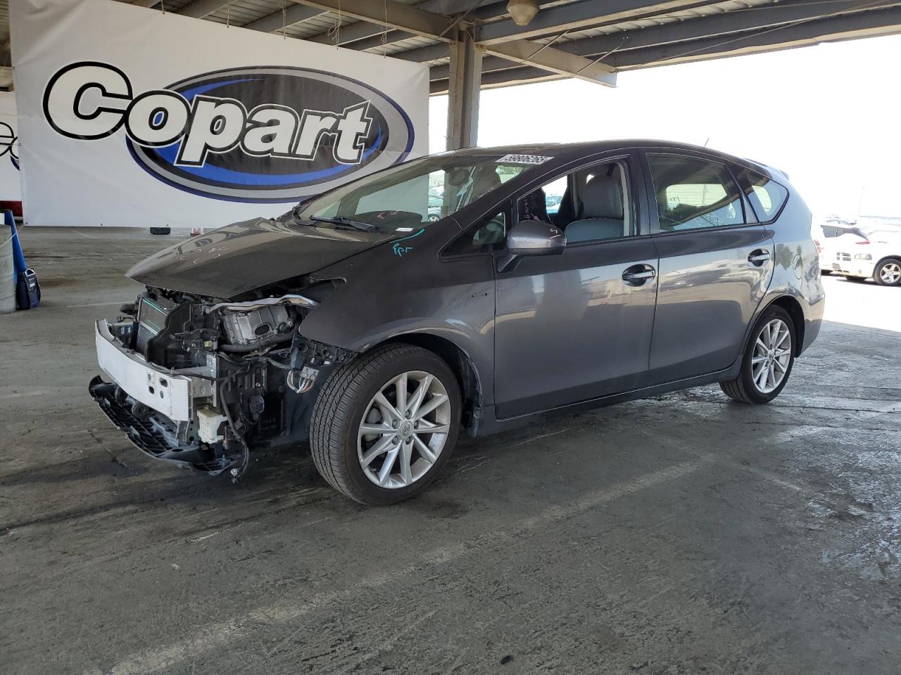 TOYOTA PRIUS V 2014