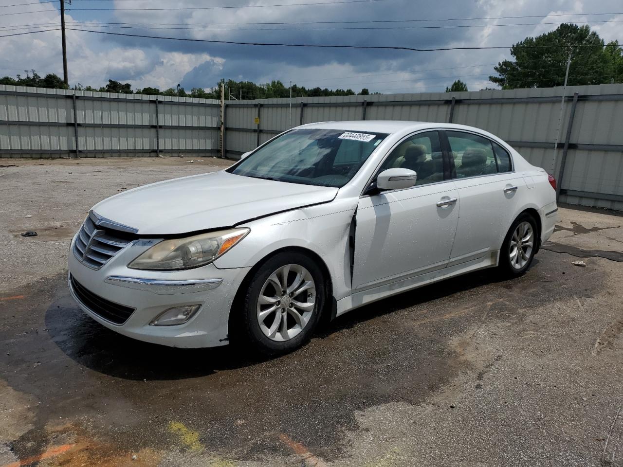 HYUNDAI GENESIS 3. 2012