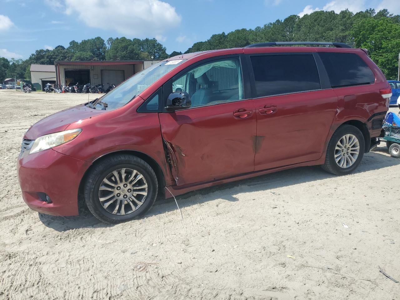 TOYOTA SIENNA XLE 2012