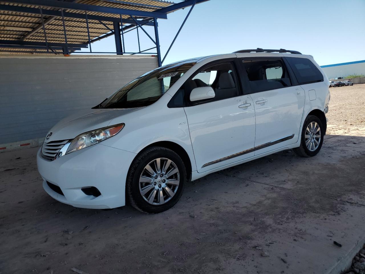 TOYOTA SIENNA LE 2017
