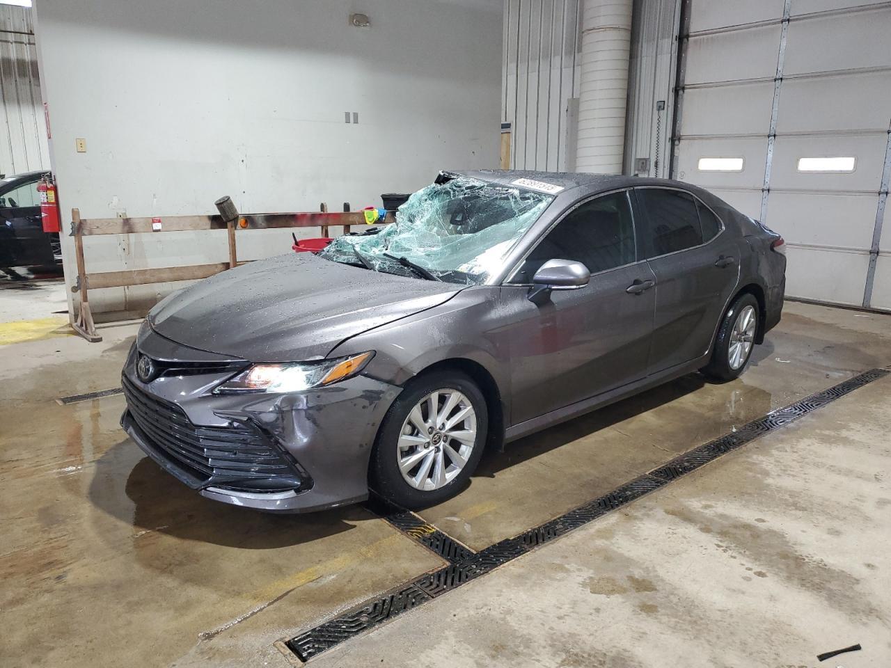 TOYOTA CAMRY LE 2023