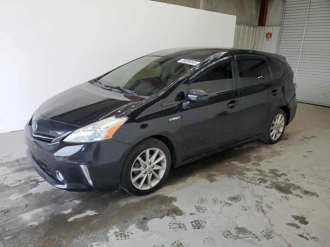 TOYOTA PRIUS V 2013