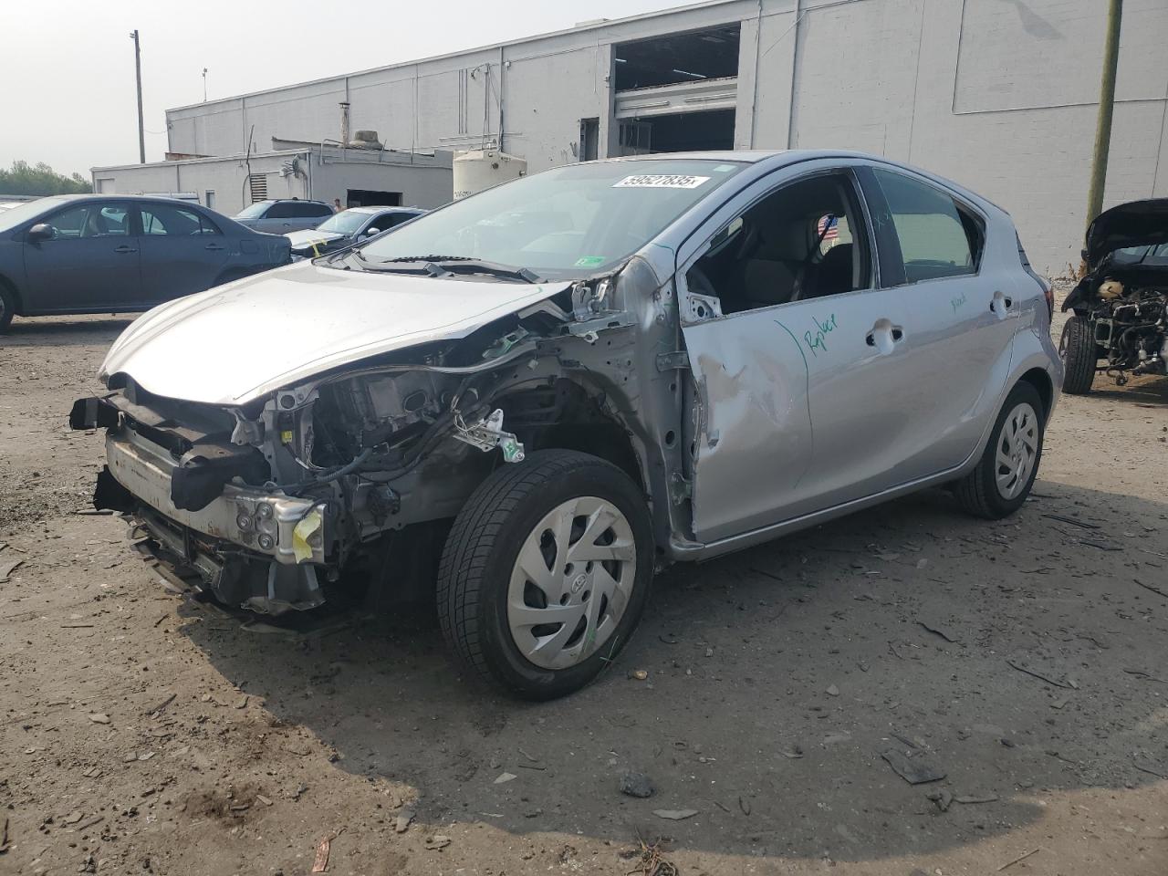 TOYOTA PRIUS C 2016