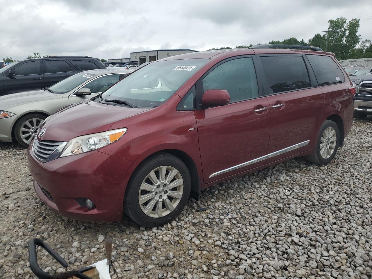 TOYOTA SIENNA XLE 2016