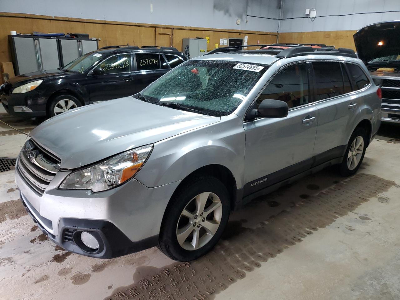 SUBARU OUTBACK 2. 2013