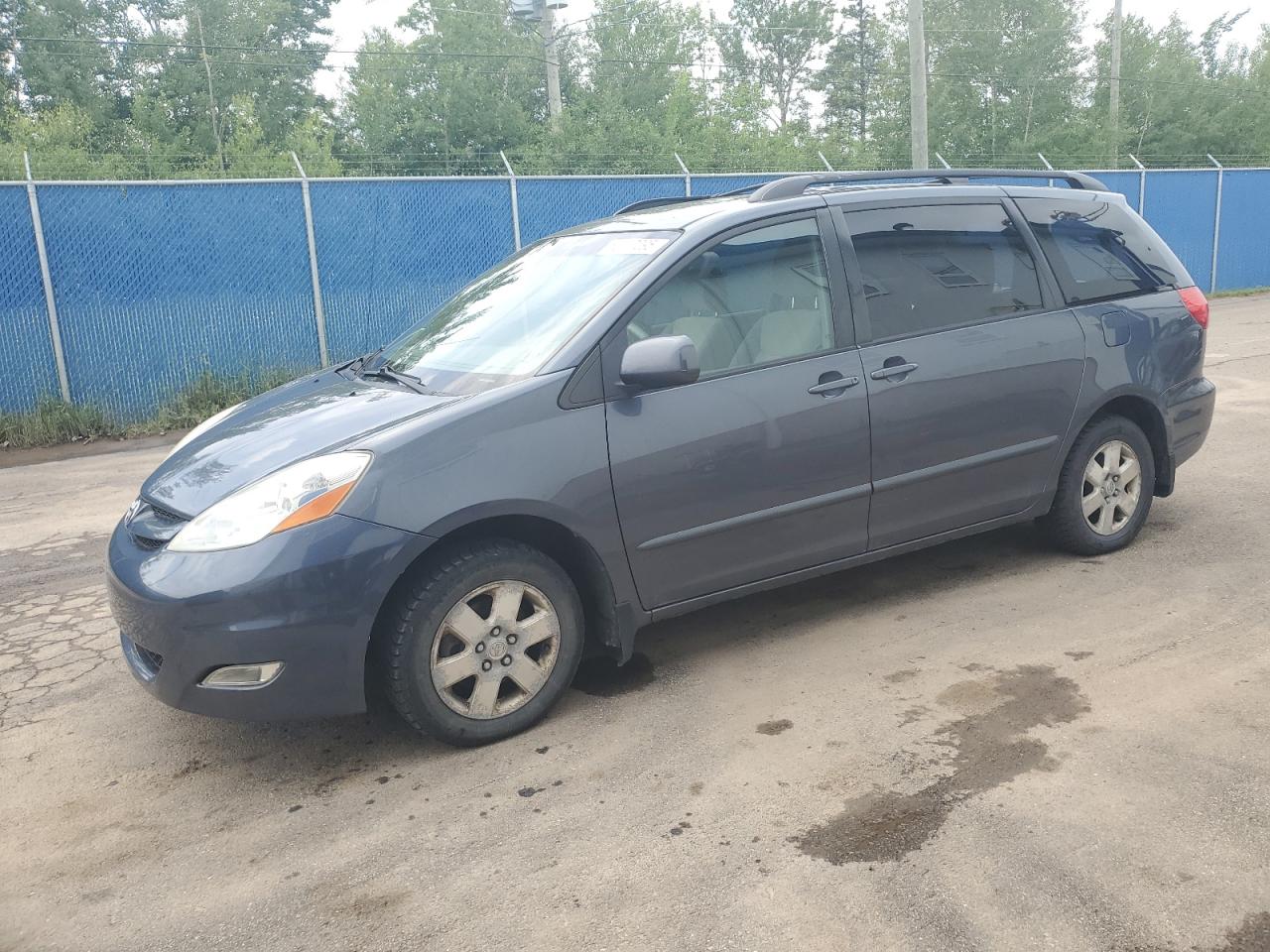 TOYOTA SIENNA CE 2009