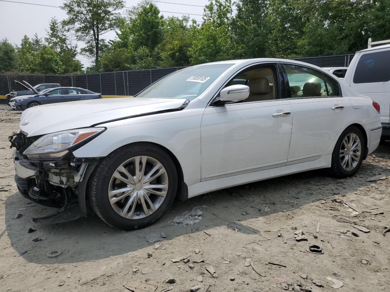HYUNDAI GENESIS 3. 2013
