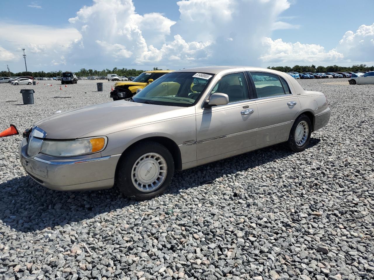 LINCOLN TOWN CAR E 2001