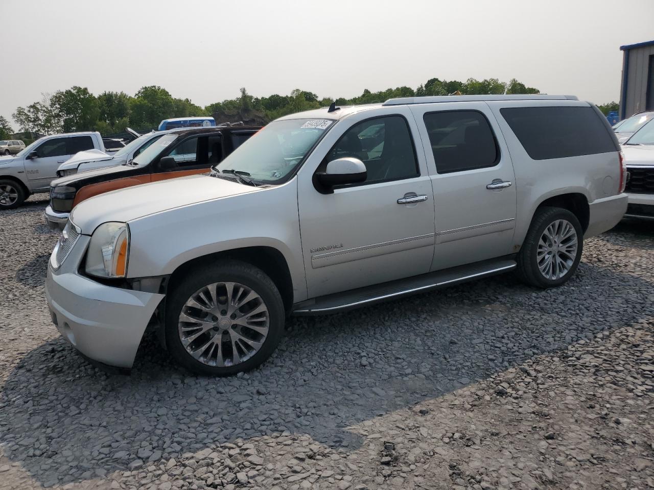 GMC YUKON XL D 2011