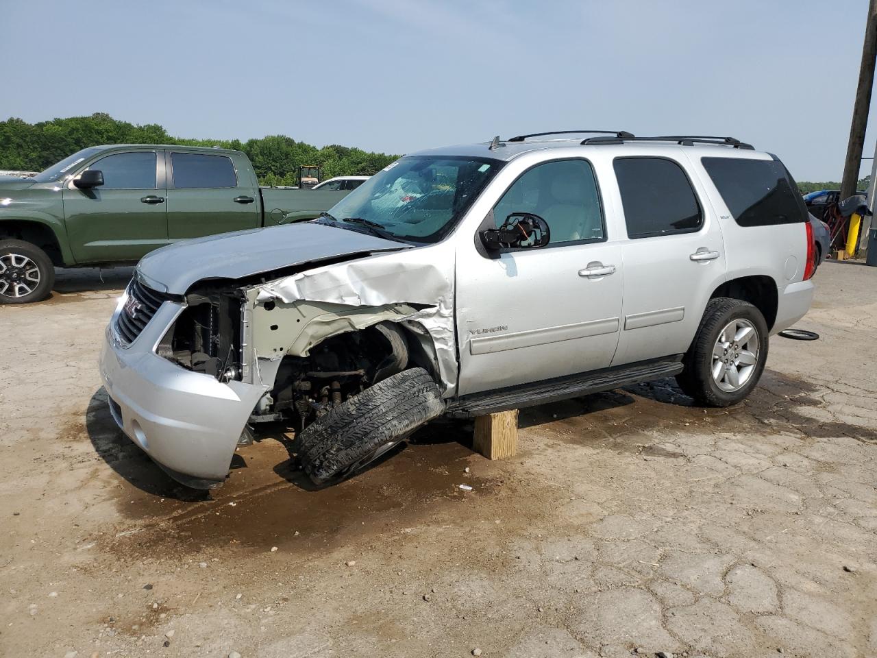 GMC YUKON SLT 2013