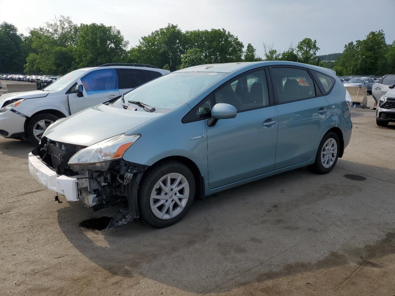 TOYOTA PRIUS V 2013