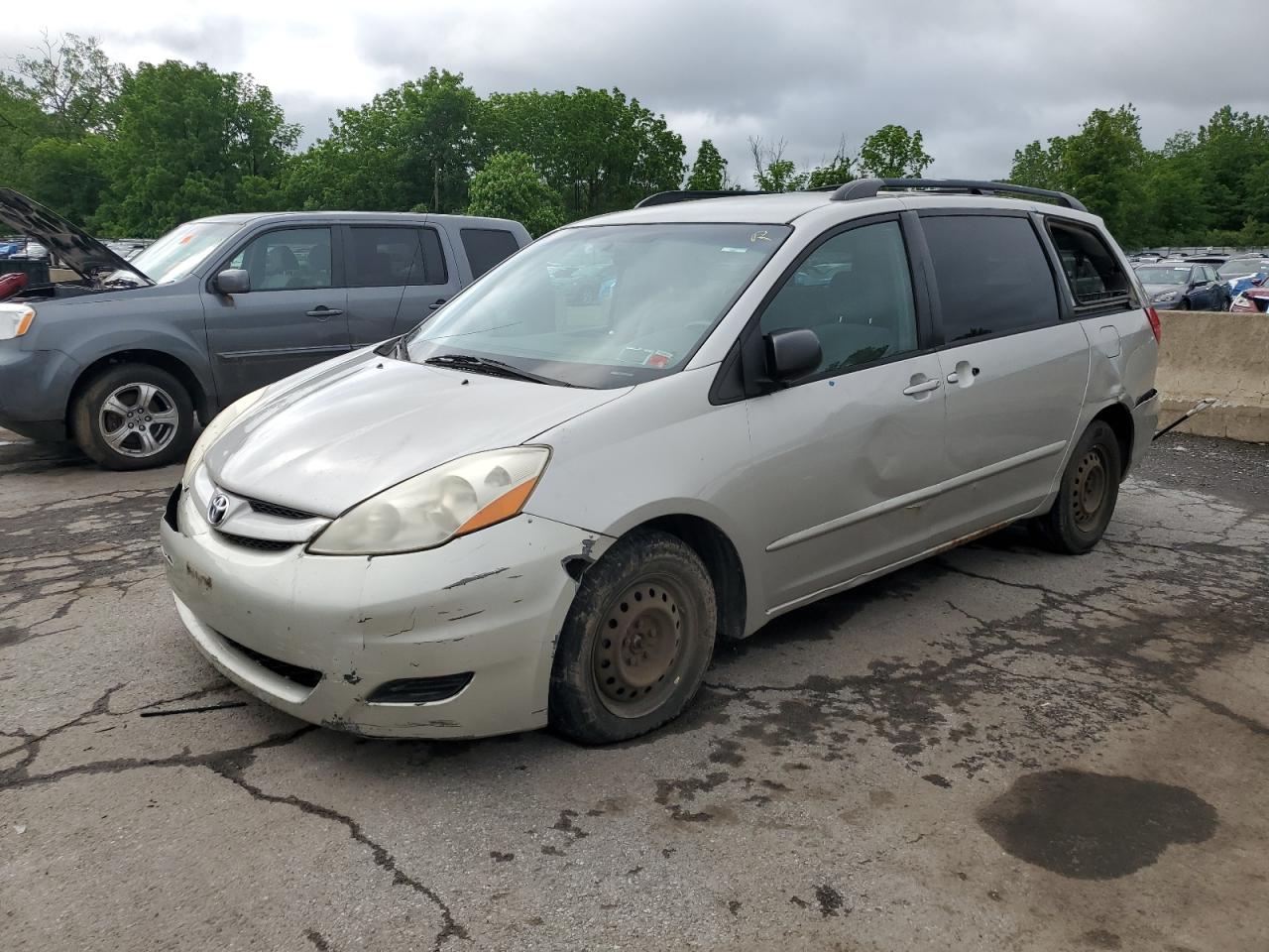 TOYOTA SIENNA CE 2008