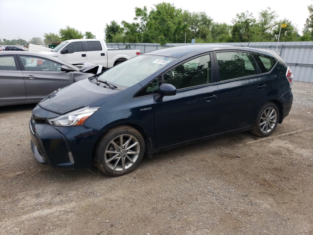 TOYOTA PRIUS V 2017