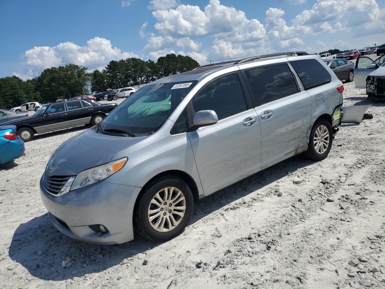 TOYOTA SIENNA XLE 2015