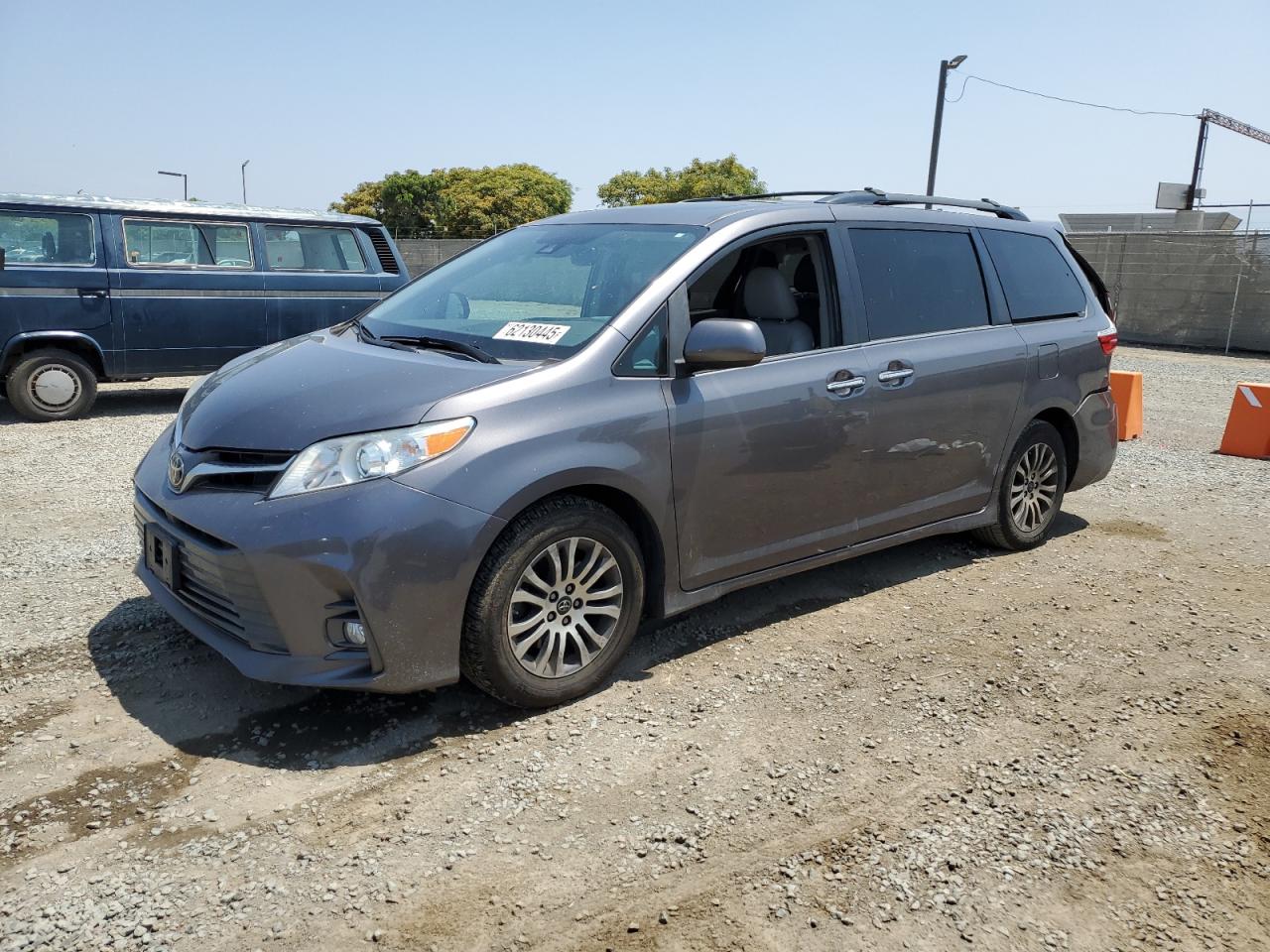 TOYOTA SIENNA XLE 2018