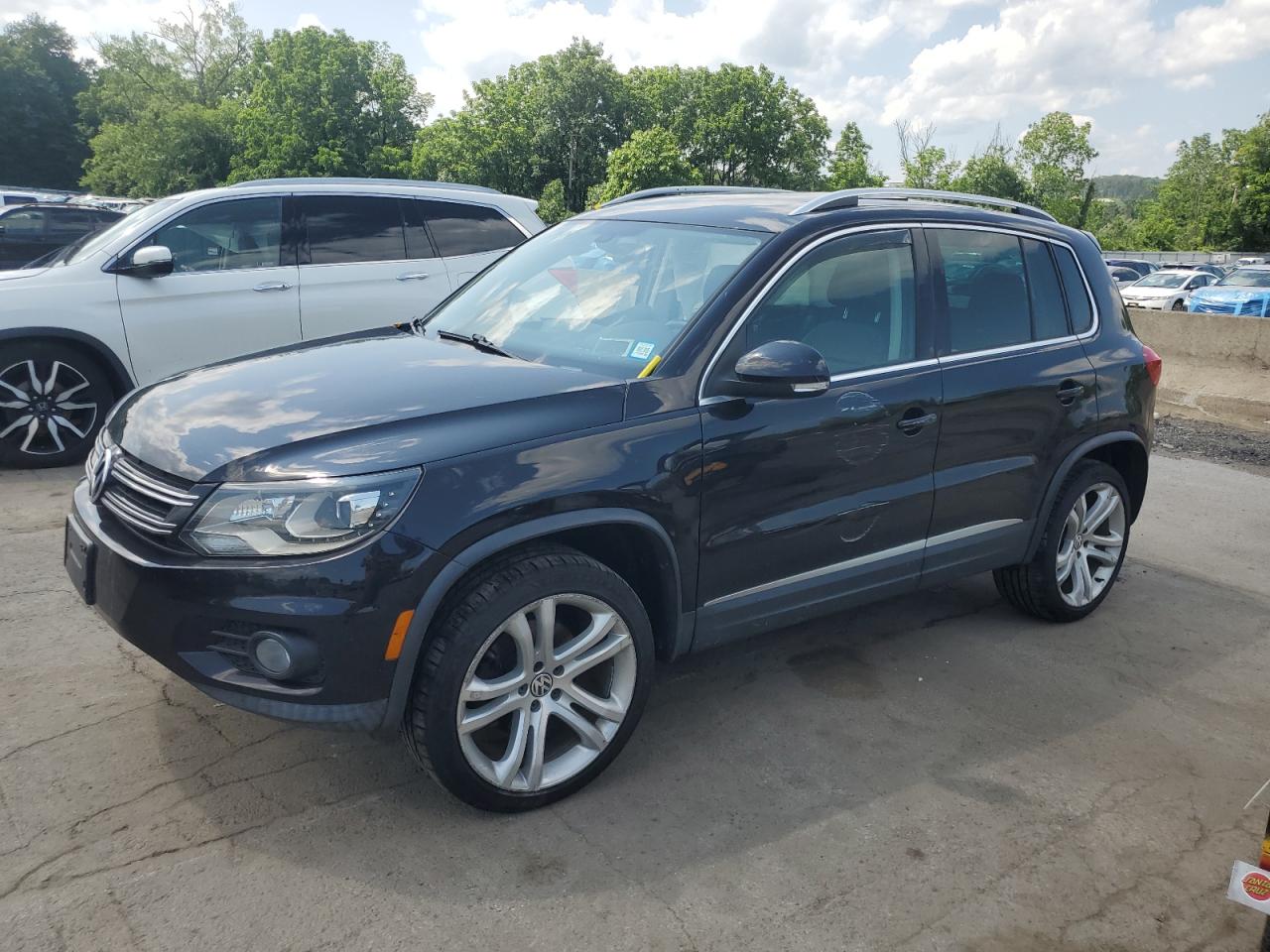 VOLKSWAGEN TIGUAN S 2013