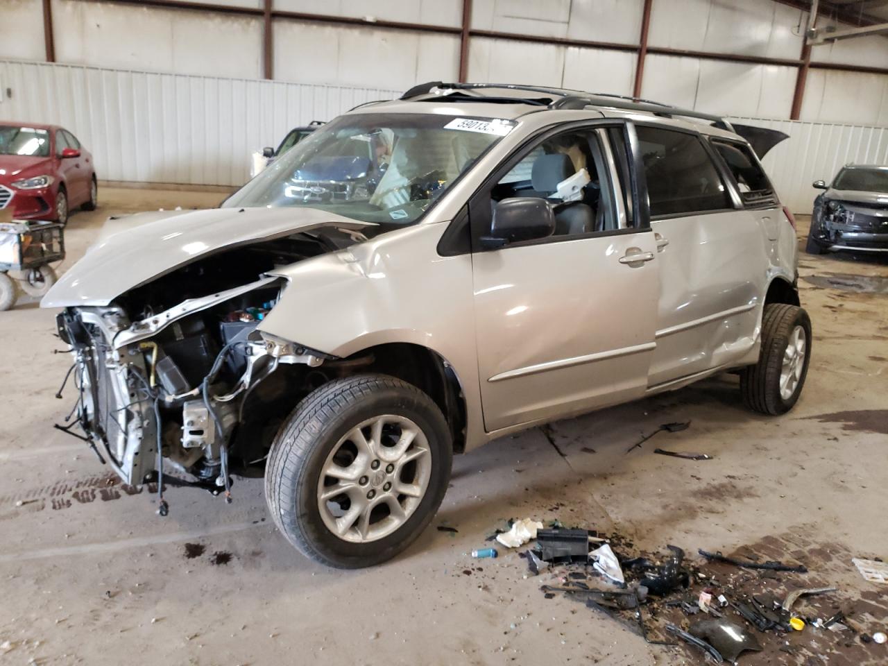 TOYOTA SIENNA LE 2005
