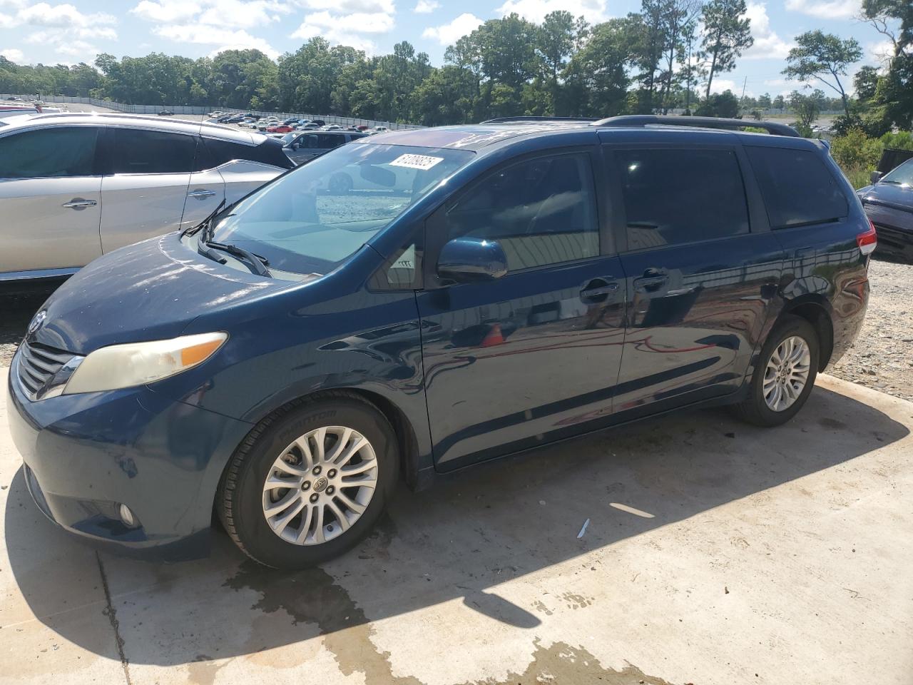 TOYOTA SIENNA XLE 2012