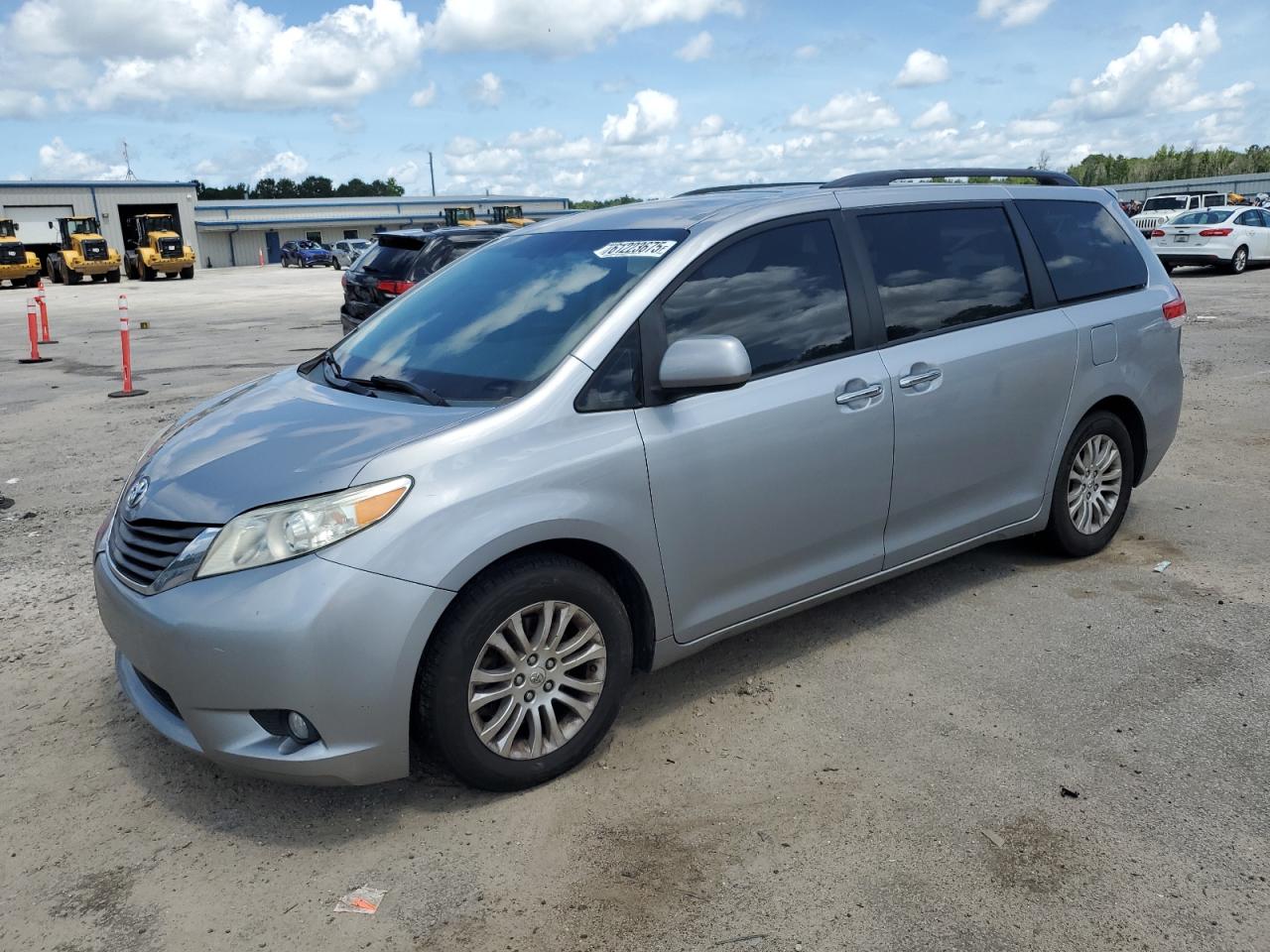 TOYOTA SIENNA XLE 2011