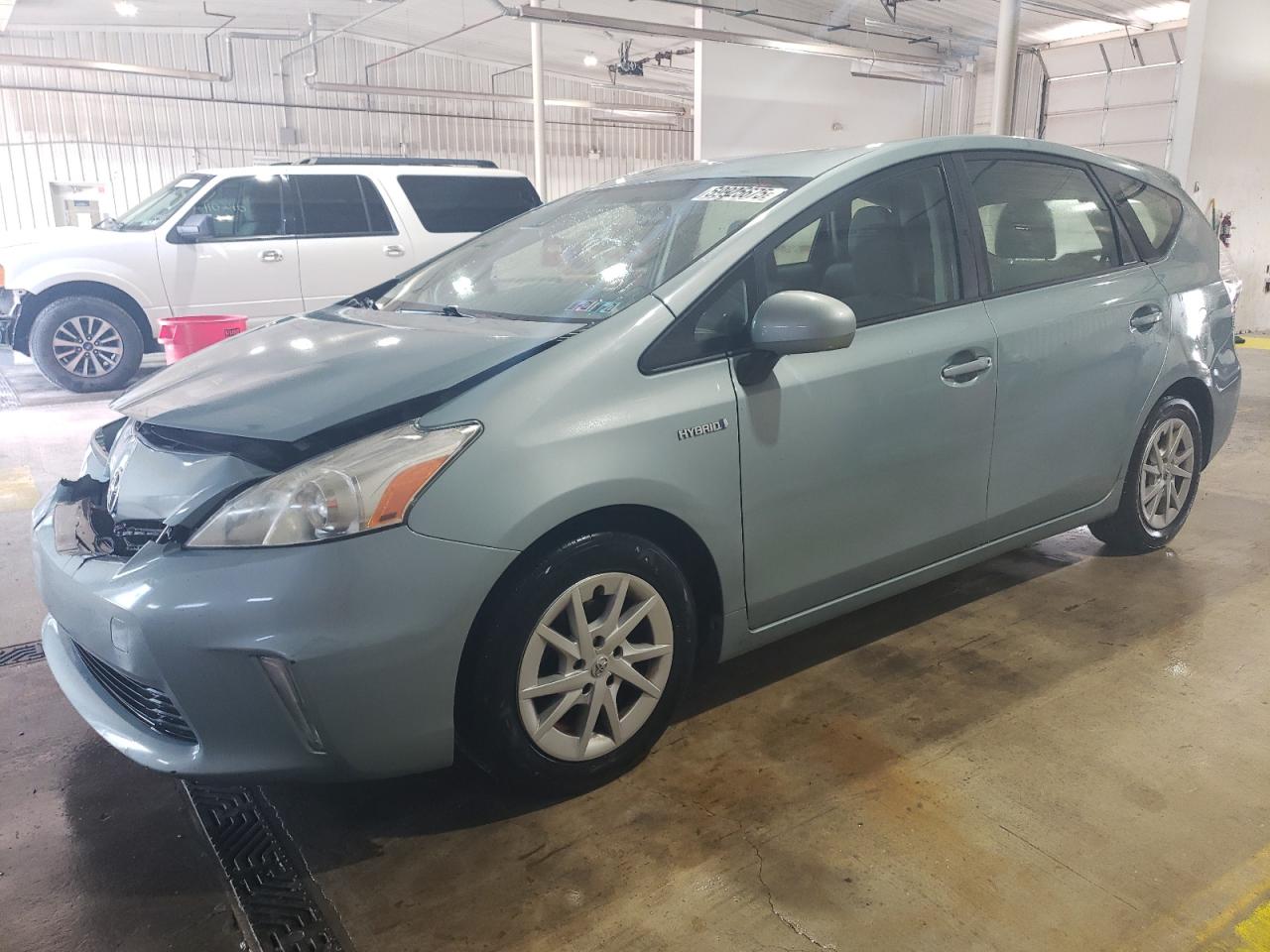 TOYOTA PRIUS V 2013