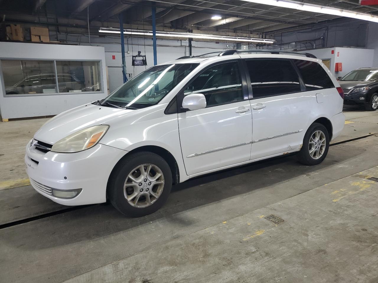 TOYOTA SIENNA XLE 2004