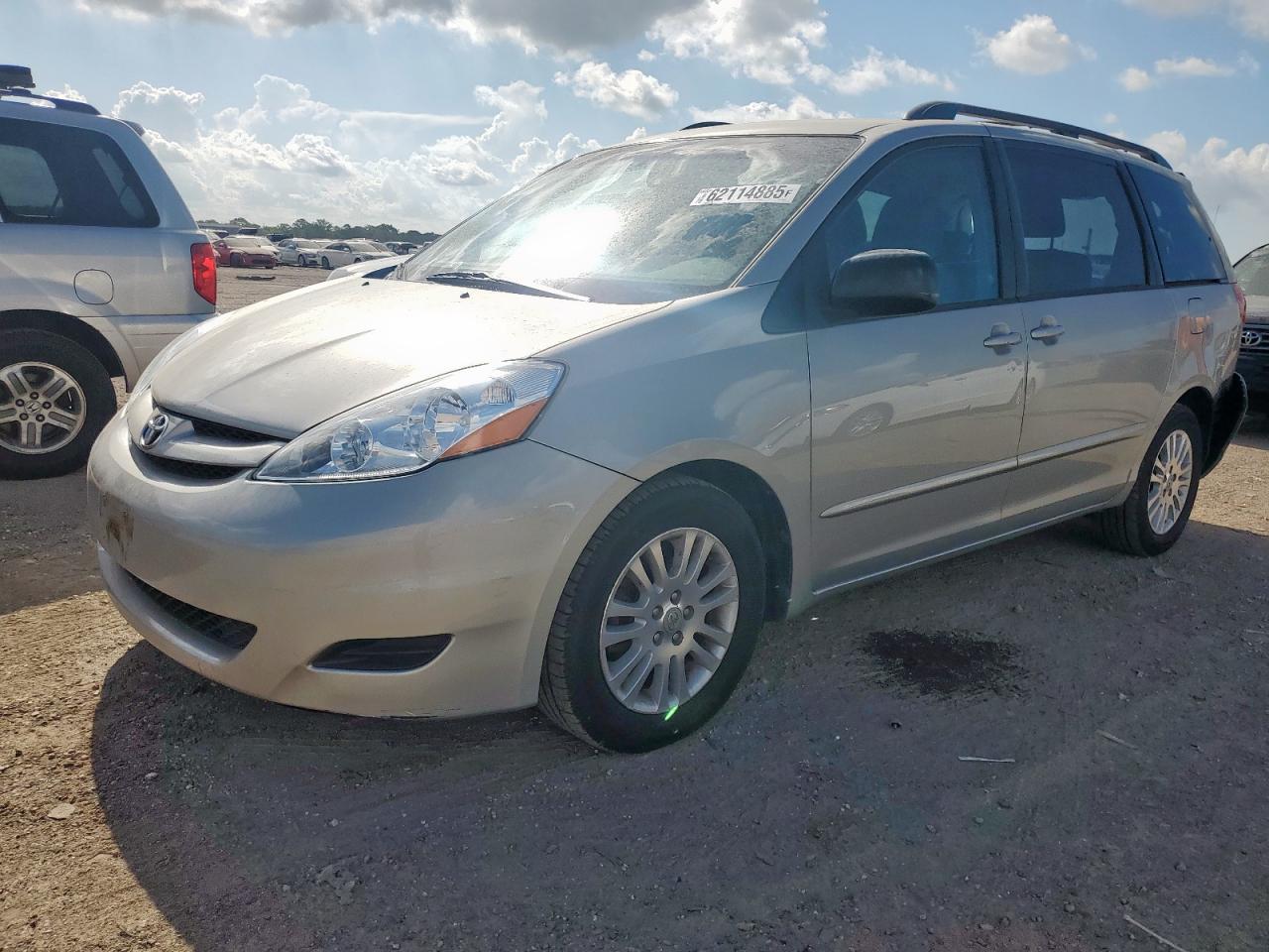 TOYOTA SIENNA CE 2010