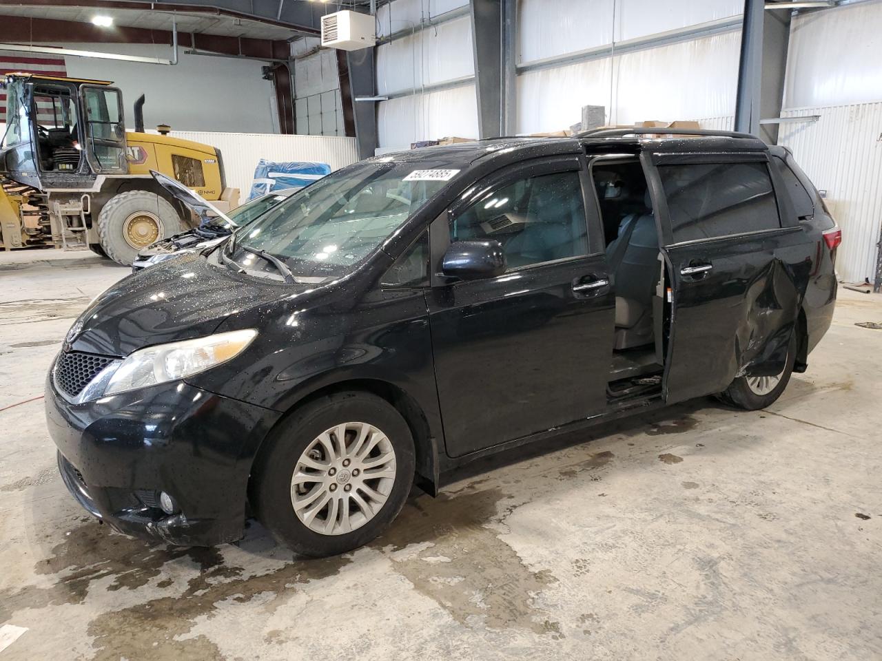 TOYOTA SIENNA XLE 2017