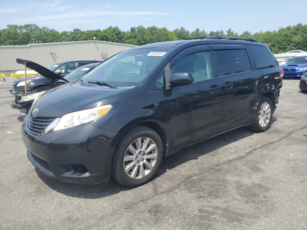TOYOTA SIENNA LE 2011