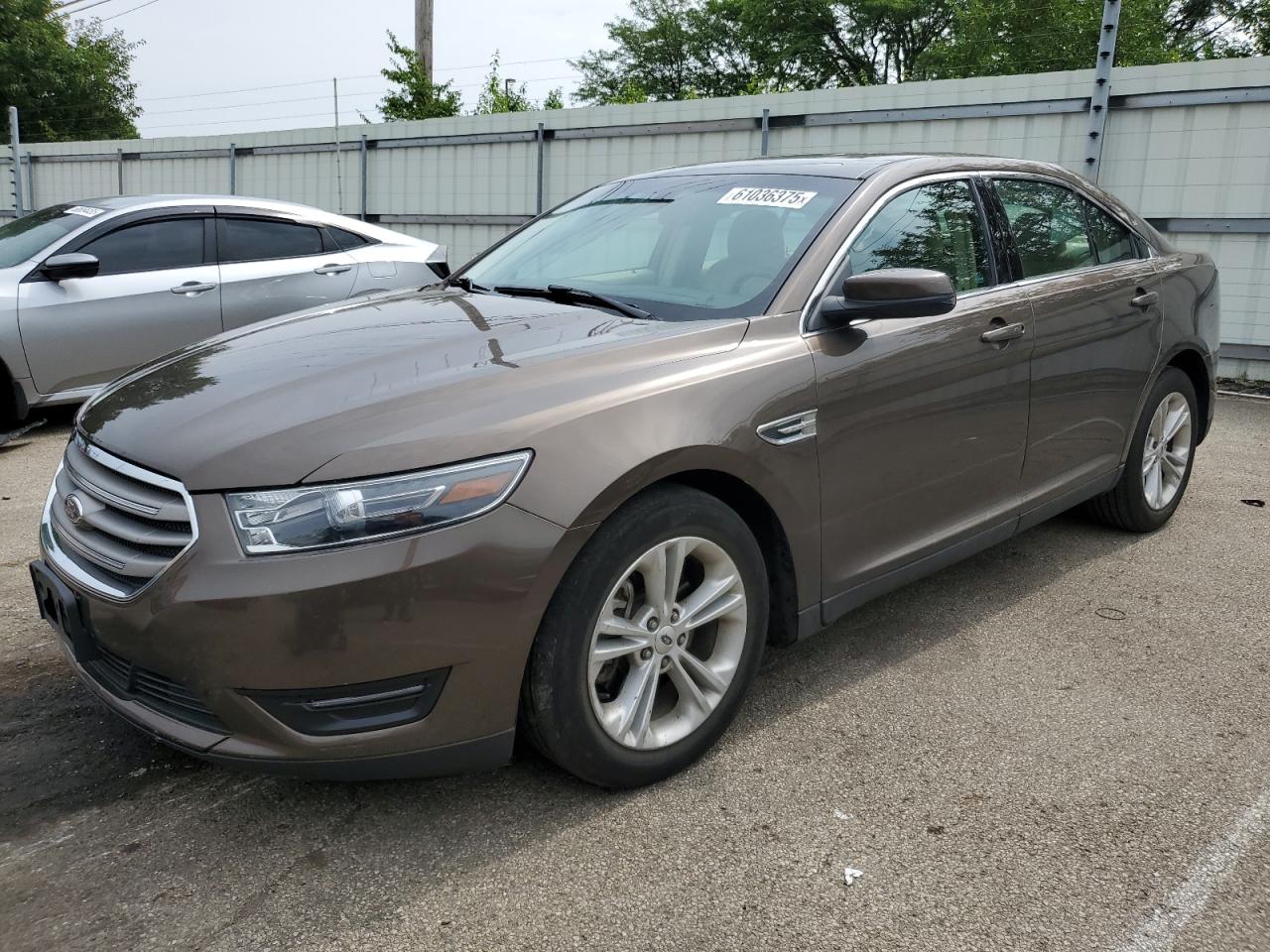 FORD TAURUS SEL 2015