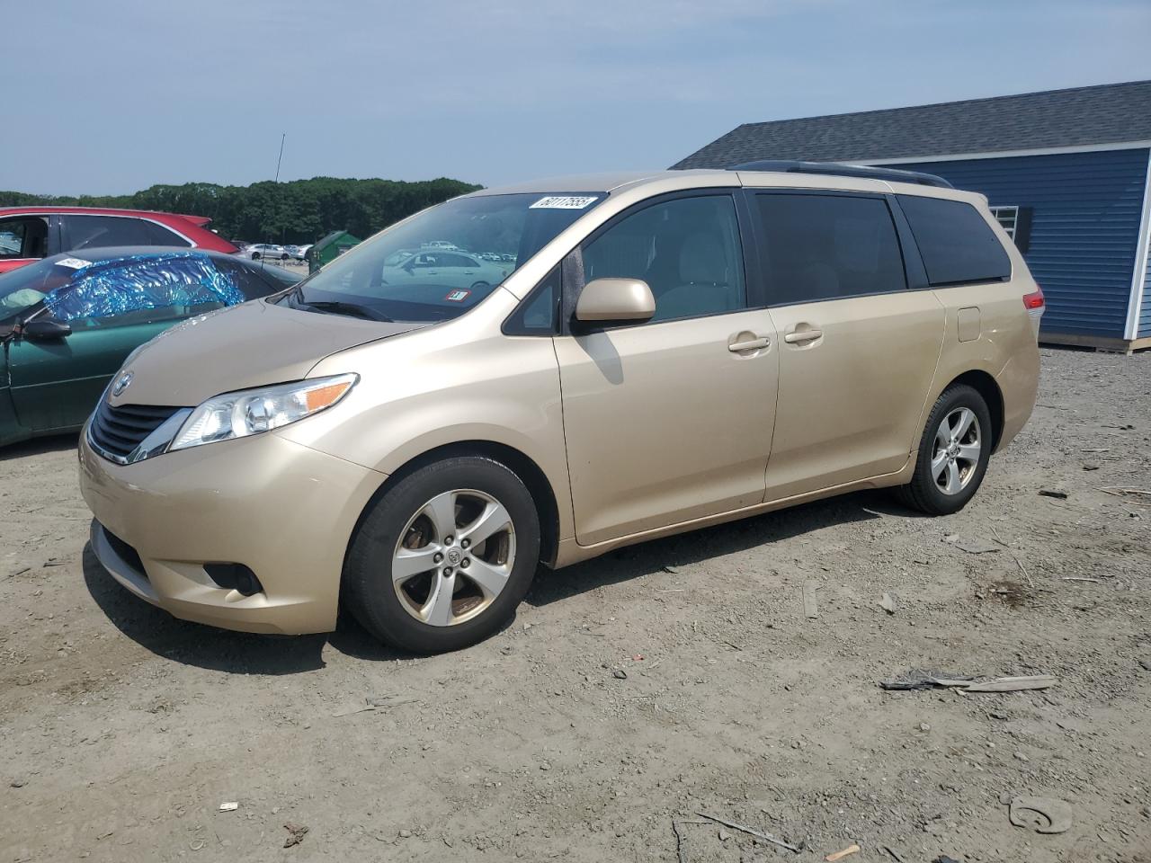 TOYOTA SIENNA LE 2013