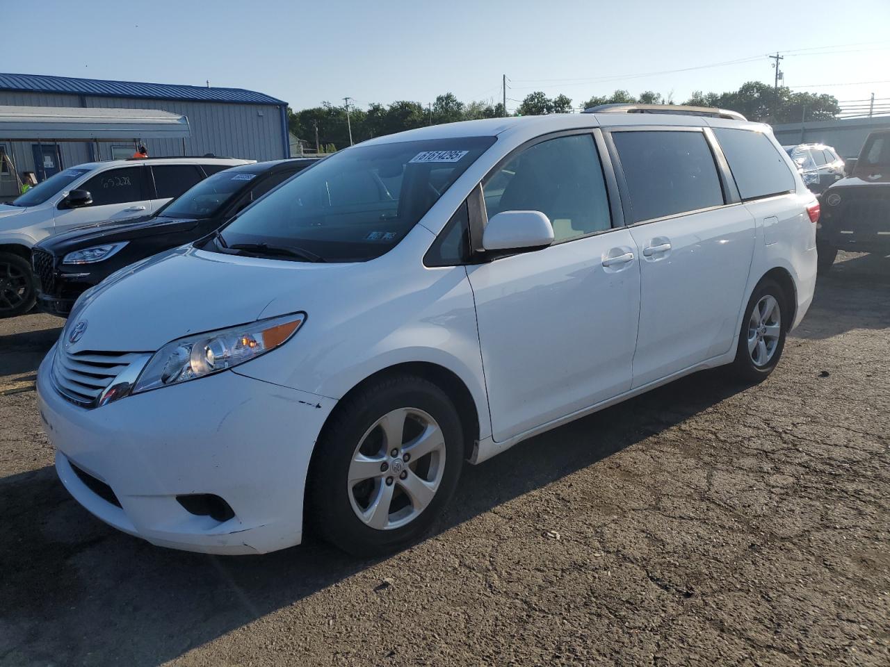 TOYOTA SIENNA LE 2015