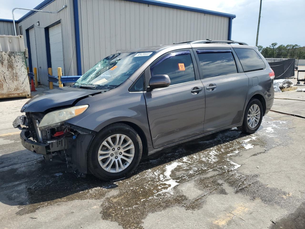 TOYOTA SIENNA XLE 2013