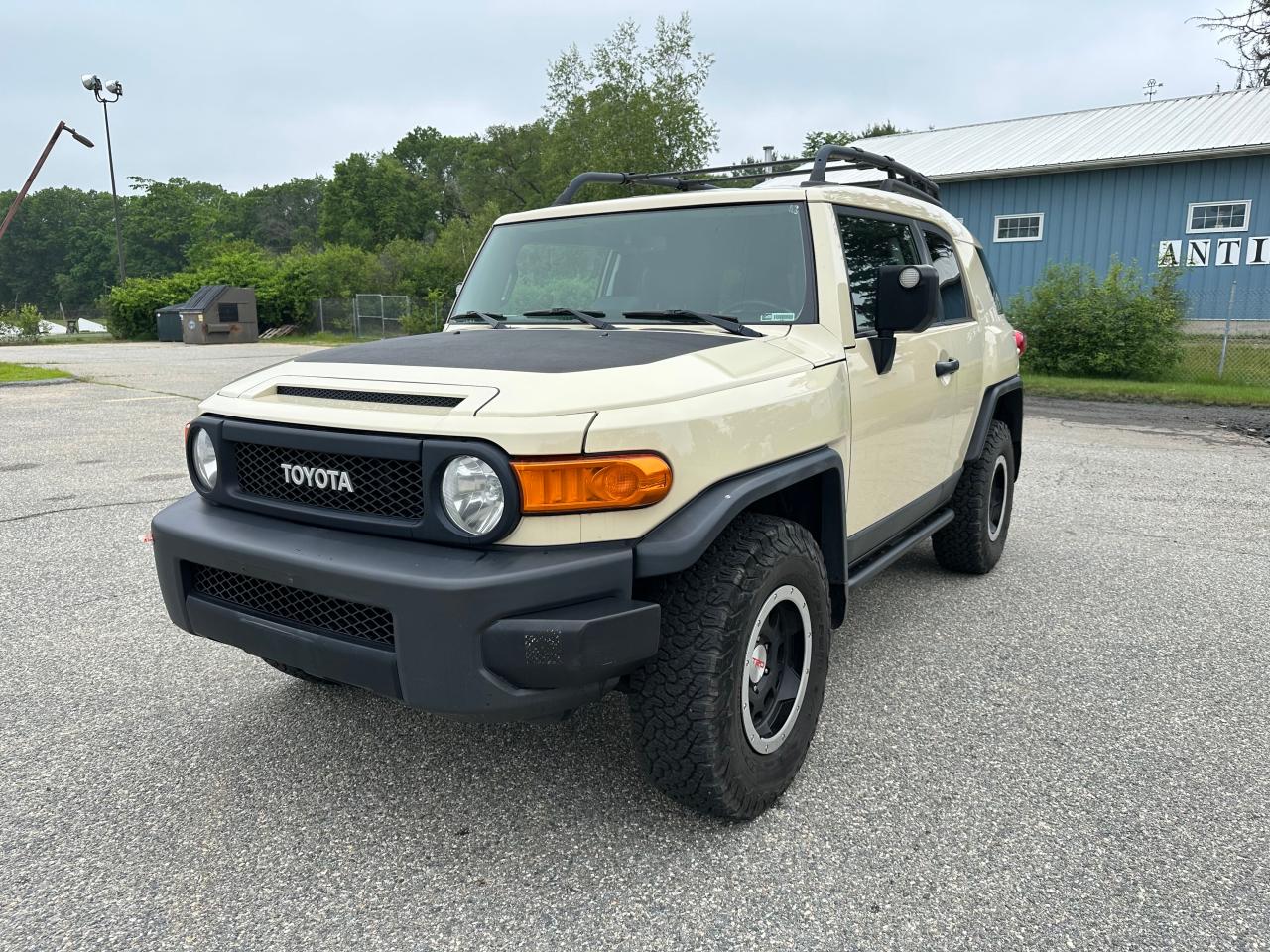 TOYOTA FJ CRUISER 2010