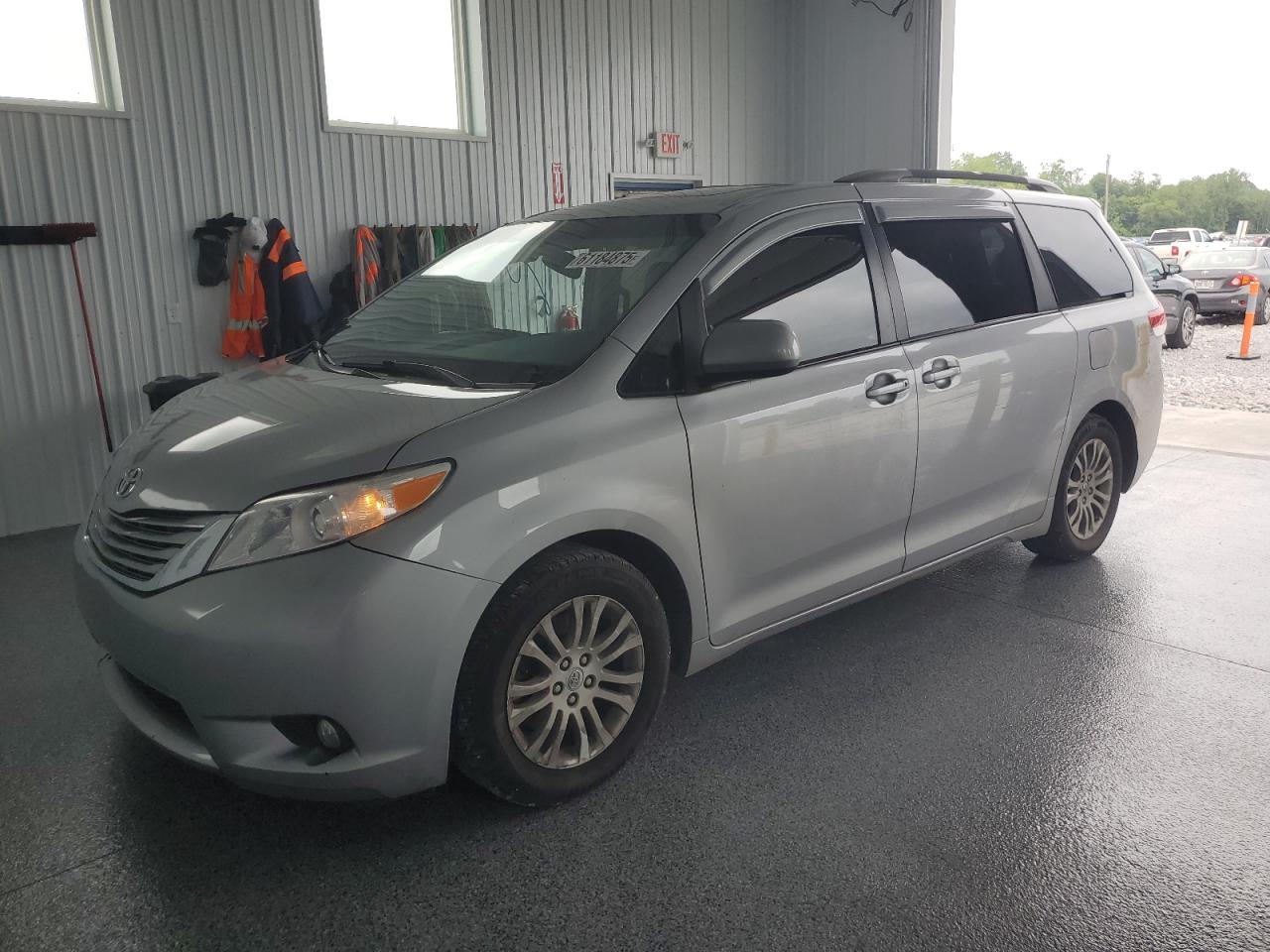 TOYOTA SIENNA XLE 2014