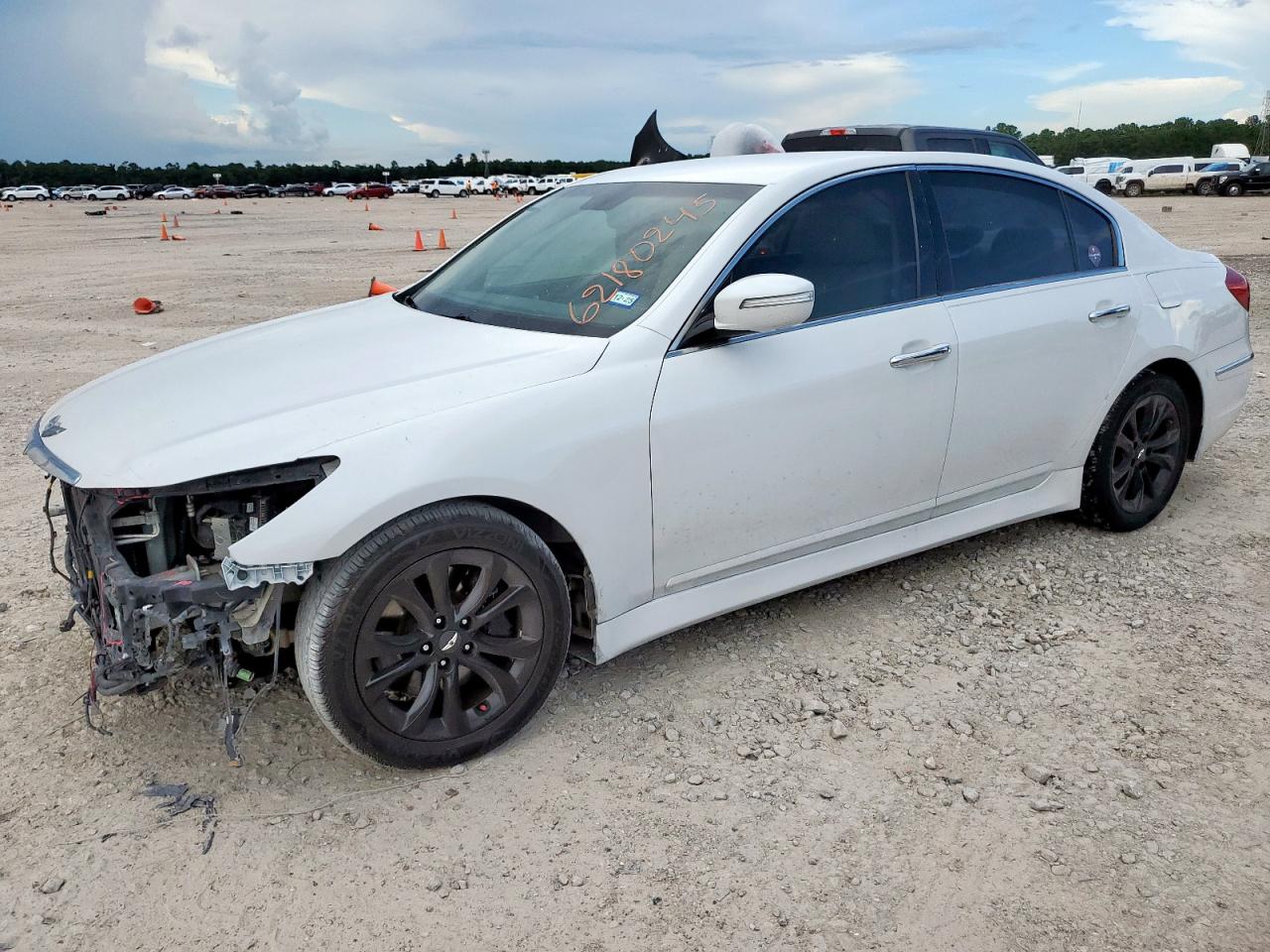 HYUNDAI GENESIS 3. 2013