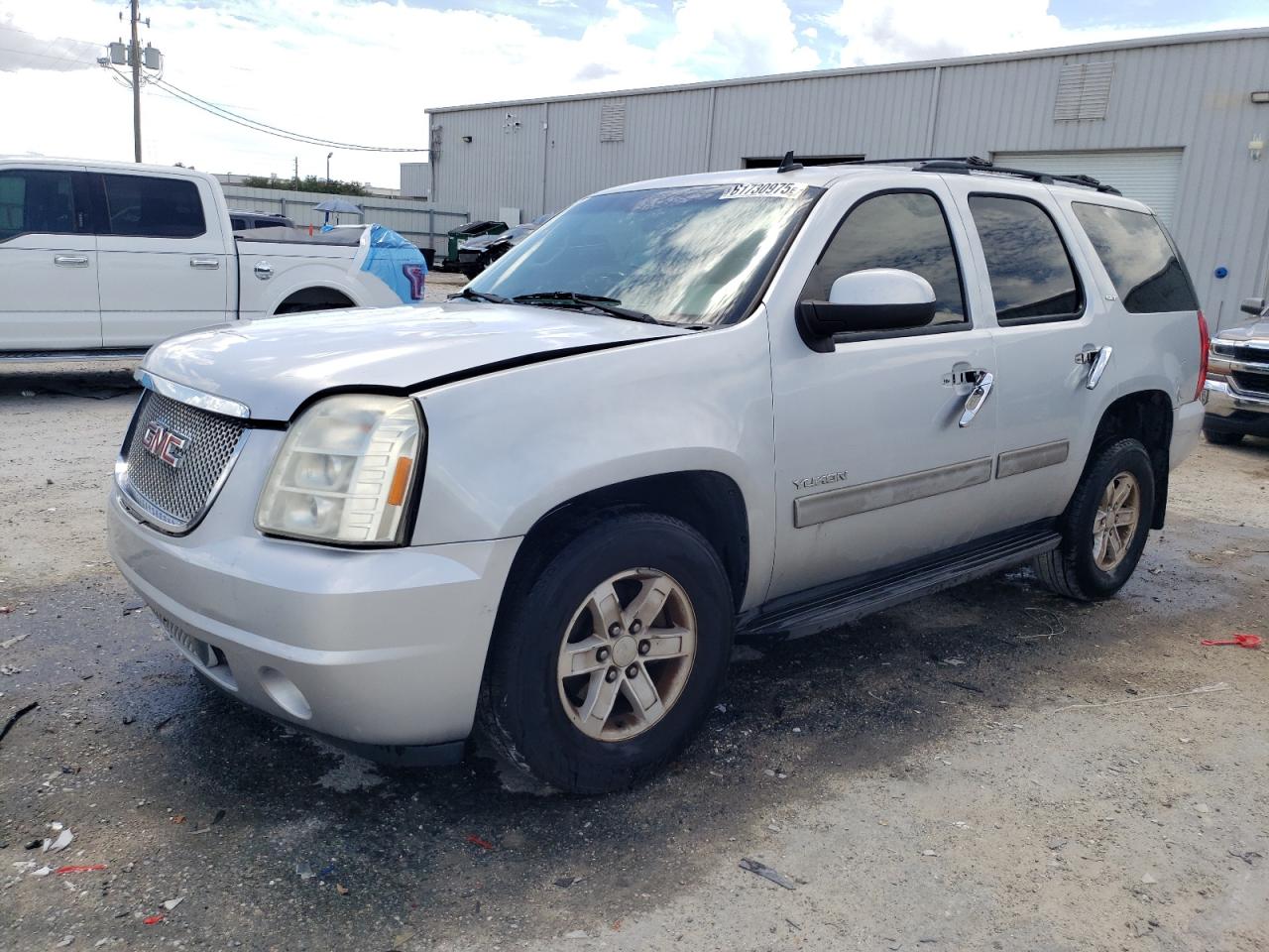 GMC YUKON SLT 2013