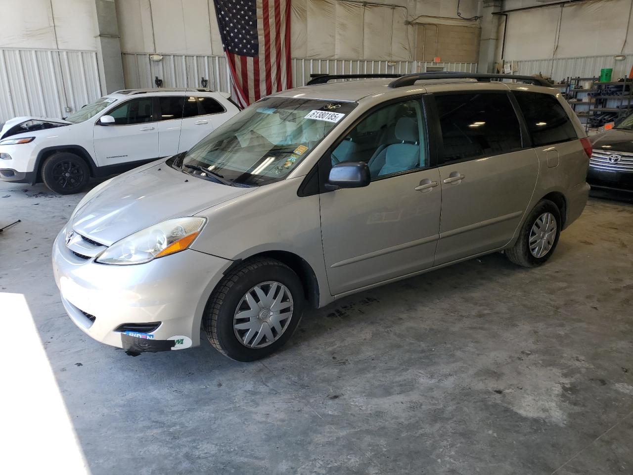 TOYOTA SIENNA CE 2006