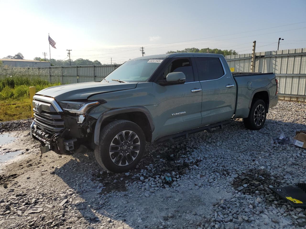 TOYOTA TUNDRA CRE 2025