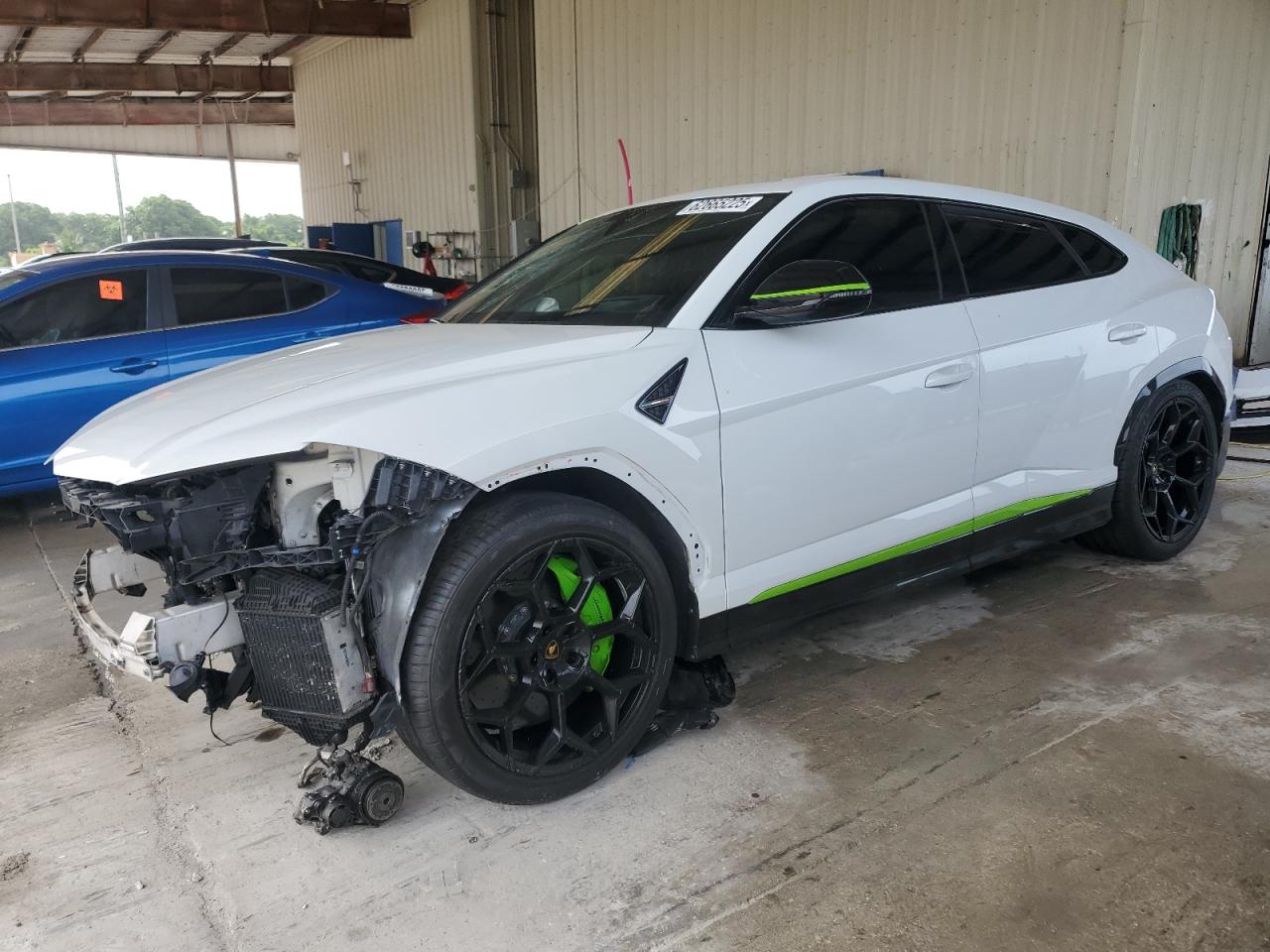 LAMBORGHINI URUS 2021