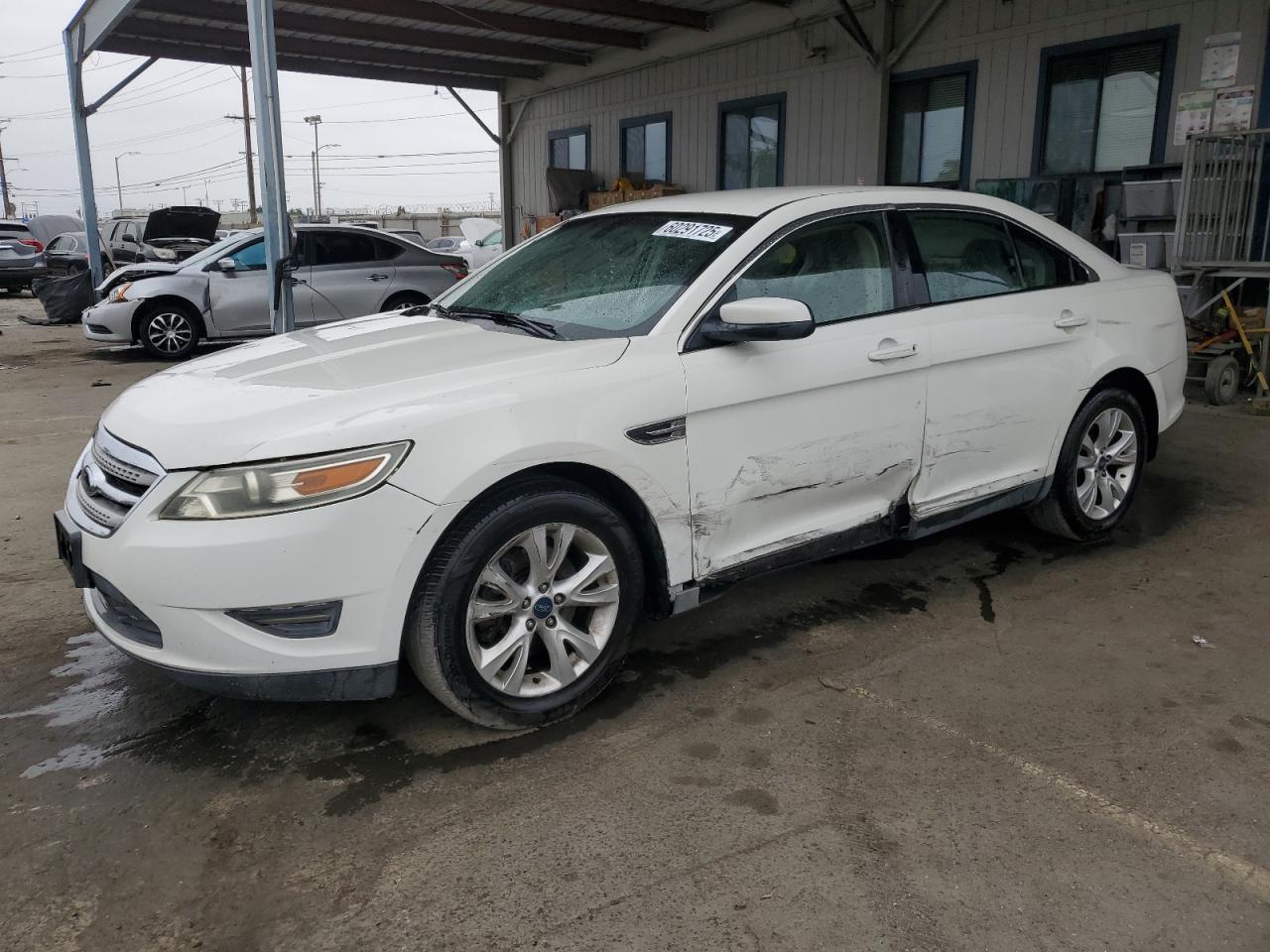 FORD TAURUS SEL 2010