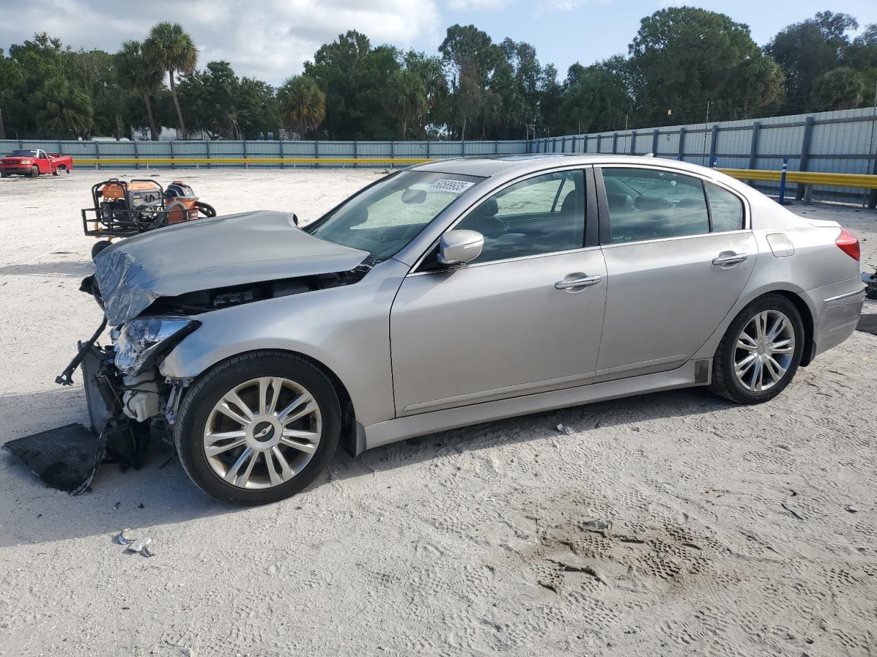 HYUNDAI GENESIS 3. 2013