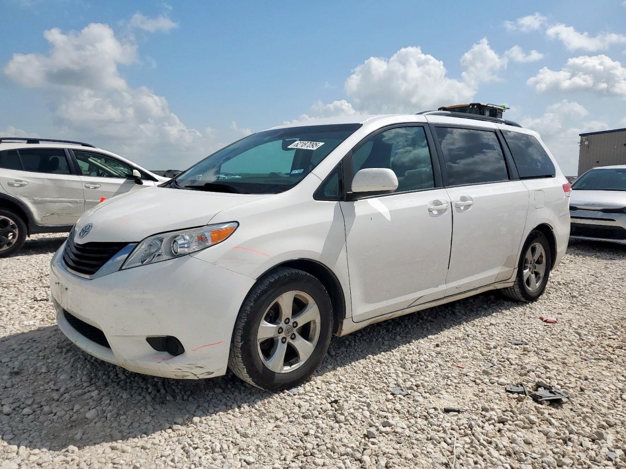 TOYOTA SIENNA LE 2014