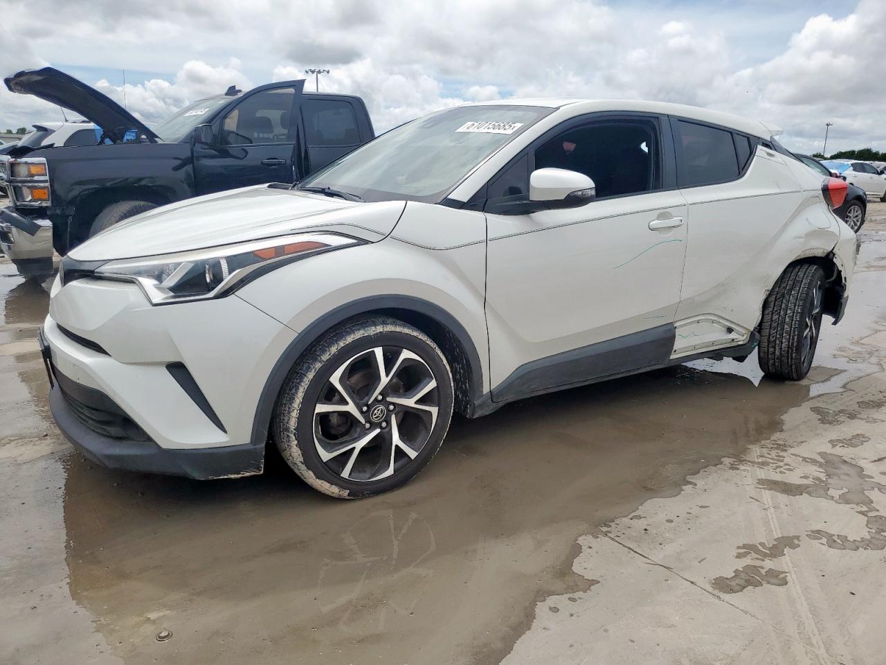 TOYOTA C-HR XLE 2018