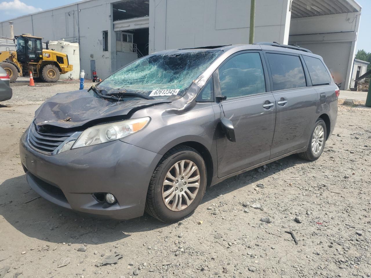 TOYOTA SIENNA XLE 2015