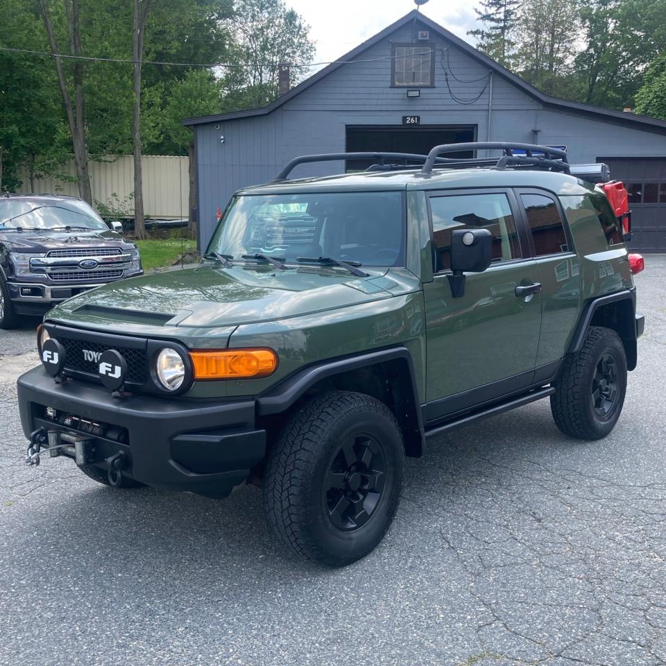 TOYOTA FJ CRUISER 2011