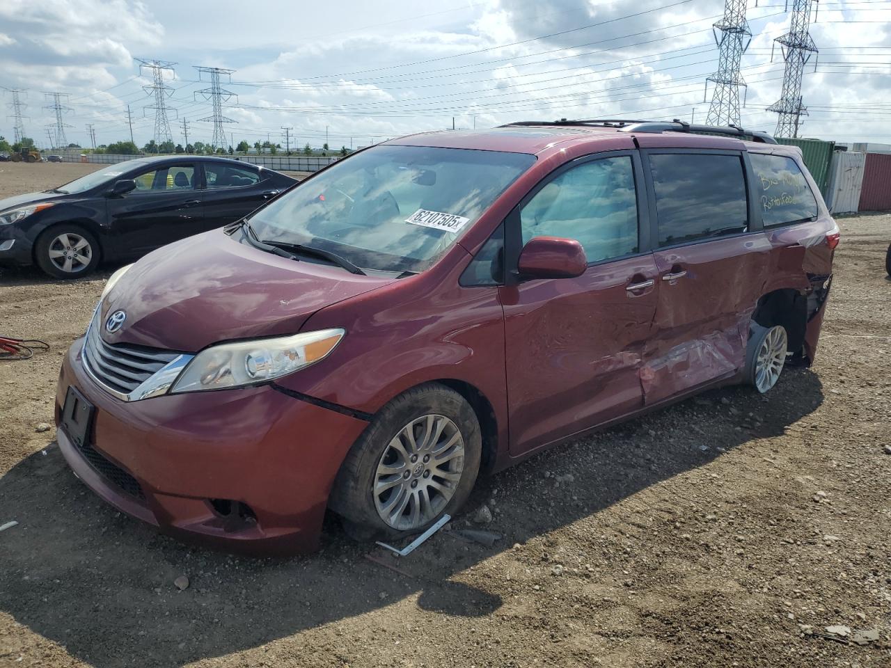 TOYOTA SIENNA XLE 2016